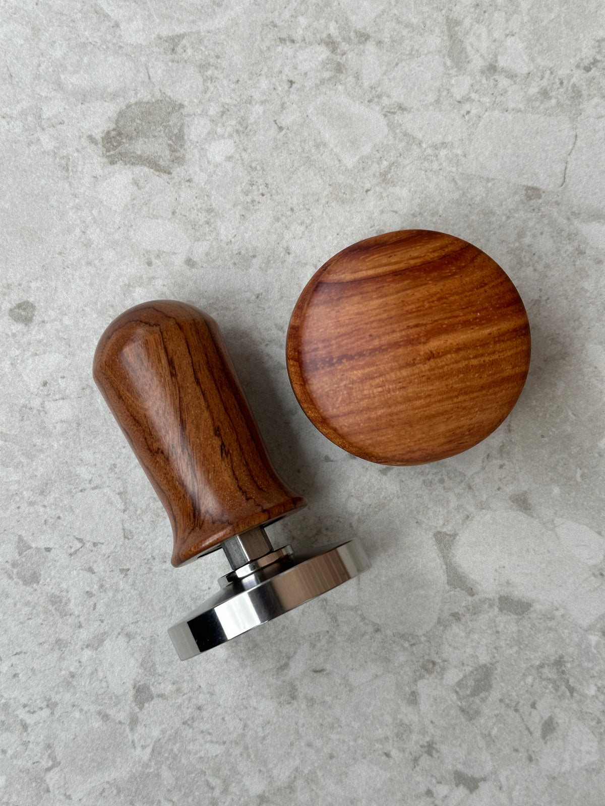 Sæt med kalibreret tamper & distributor i rosentræ (54 mm. / 58 mm.) 54 mm. / 54 mm.