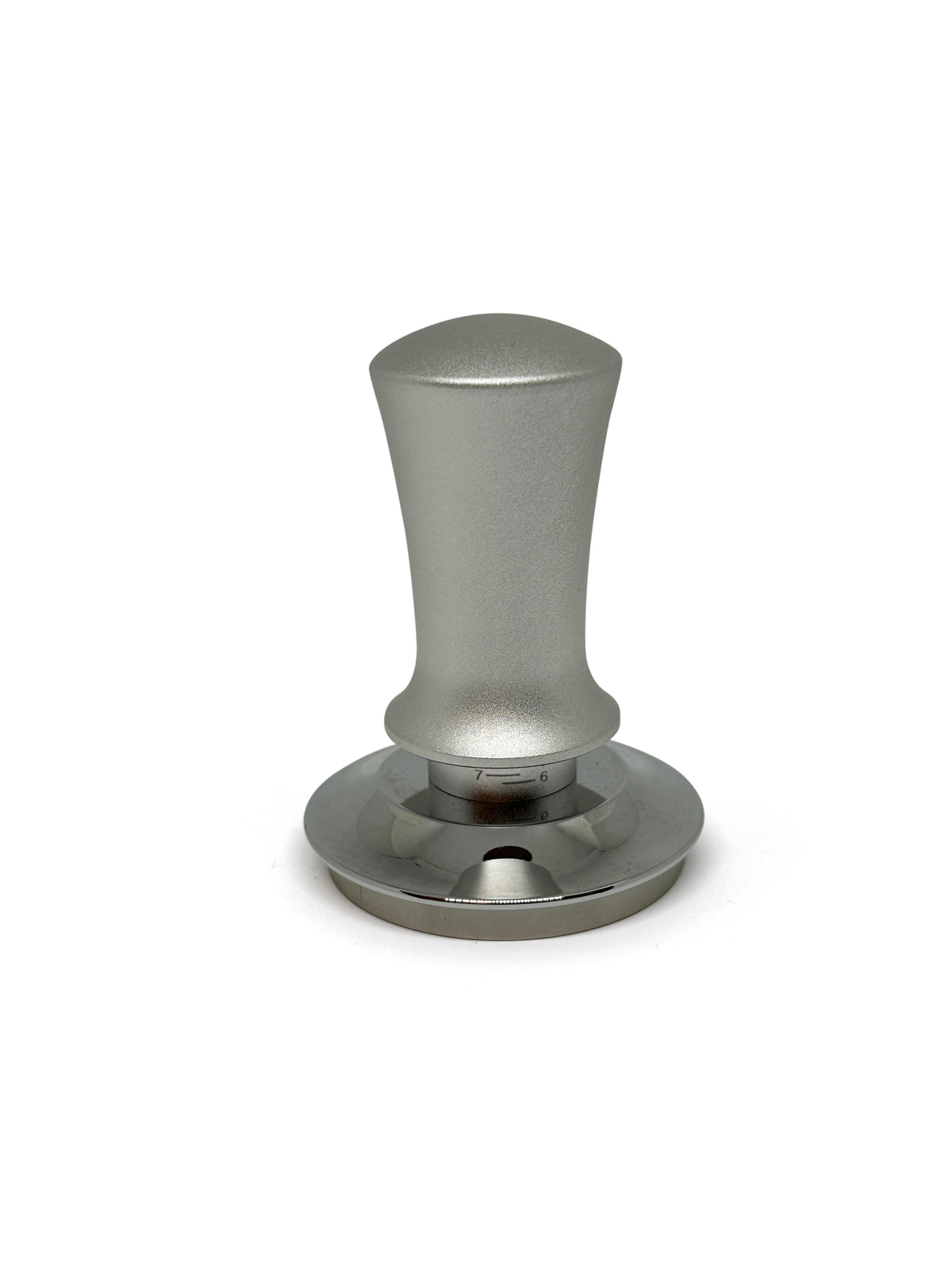 Kalibreret tamper med krave i sølvgrå 54 mm.